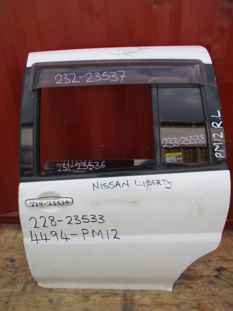 Used Nissan Liberty VENT GLASS REAR LEFT